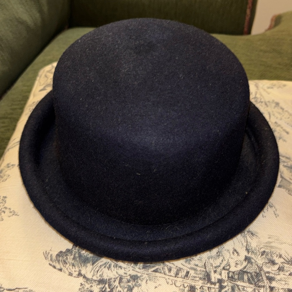 Child’s wool hat. NWT